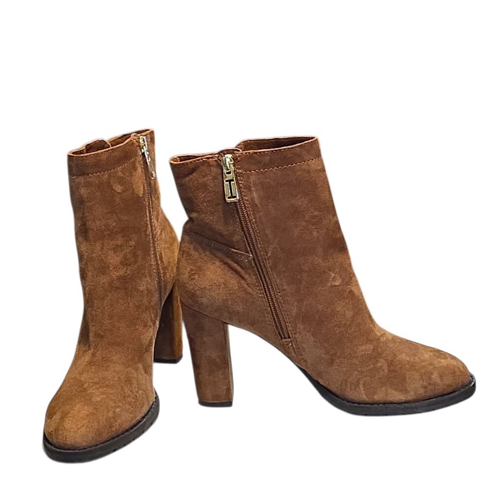 Brand New Unworn Size 7.5 Isaac Mizrahi New York Brown Suede Gabina Ankle Boots